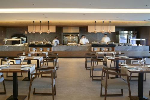 Hotel The Ixian Grand & Ixian All Suites