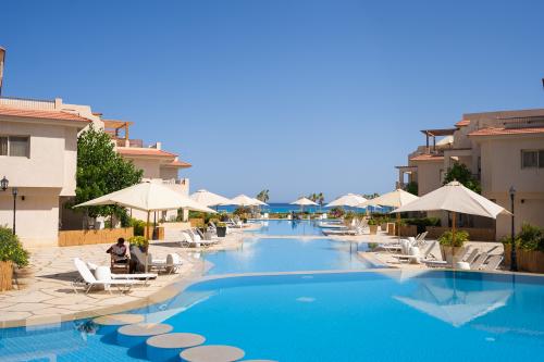 Aqua heneish hotel a bazén