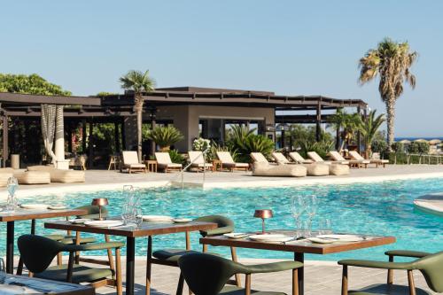 Hotel Aulūs Lindos Rhodes, Curio Collection by Hilton