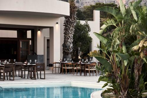 Hotel Aulūs Lindos Rhodes, Curio Collection by Hilton