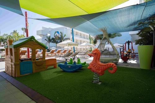 Hotel Nicholas Color