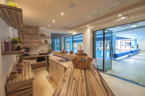 Saint George Palace Apartments & Spa