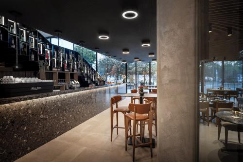 bar
