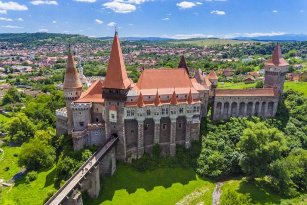 Nadchnite sa pre Rumunsko a objavte jeho "strašidelné tajomstvá"