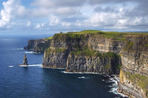 Cliffs of Moher pobrežie s útesmi