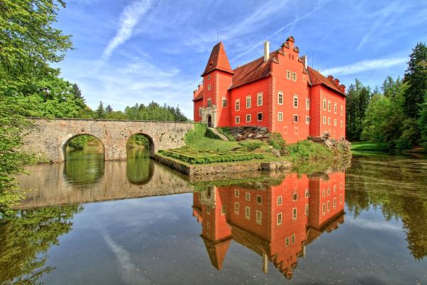 Južné Čechy - najkrajšie poklady - dom pri jazere