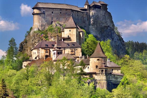 Oravský hrad, skanzen v Zuberci a drevené kostolíky, poznávací zájazd