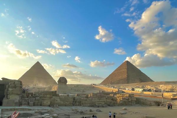 Pyramídy v Gíze a sfinga