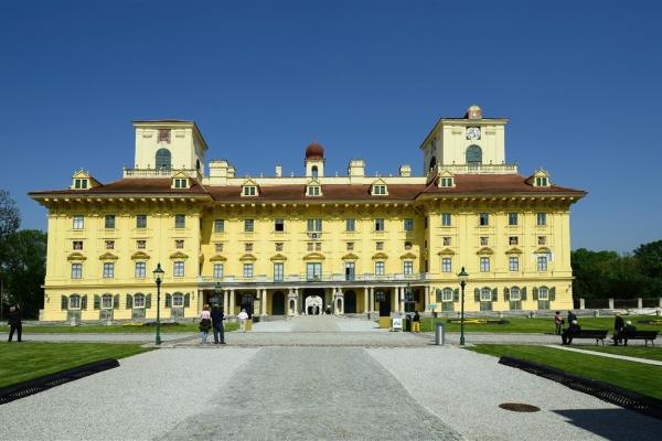 Vianočné trhy, poznávacie zájazdy Rakúsko- zámok