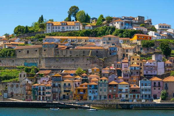 Vila Nova de Gaia oproti mestu Porto.