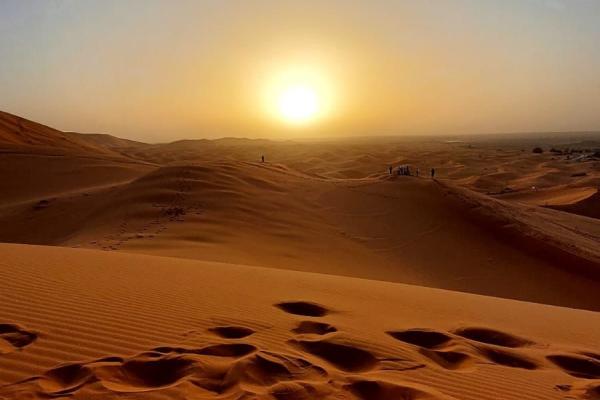 Duny na Sahre pri západe slnka.