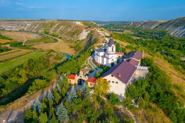 Moldavsko - medzi vinicami a históriou