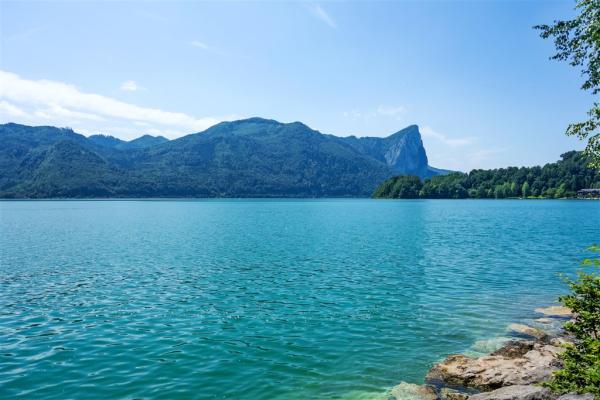 Jazero s modrou vodou