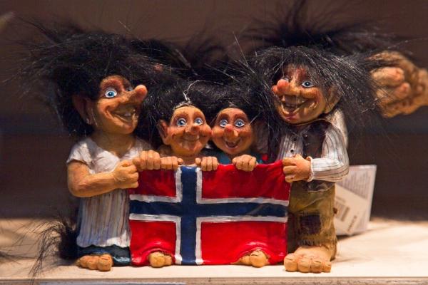Bábky s vlajkou Nórska