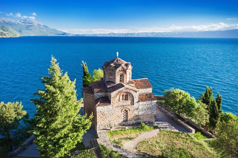 Jazero ohrid na hraniciach macedónska a albánska
