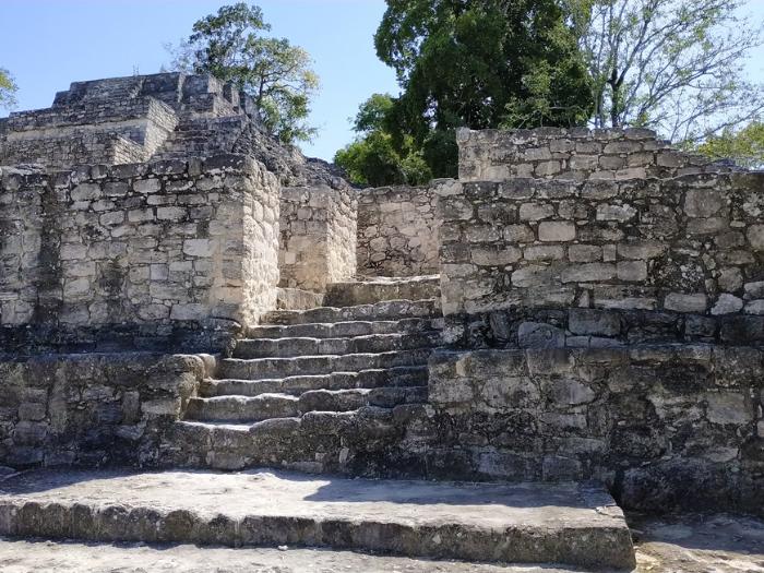 Ruiny mayského chrámu so schodiskom. Calakmul. Mexiko. Foto: unsplash.com