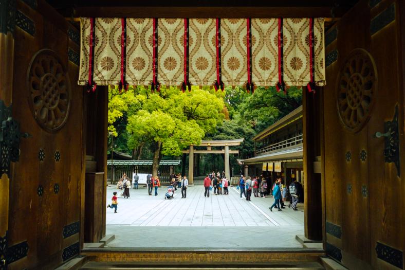 Svätyňa Meiji s nádvorím. Japonsko.