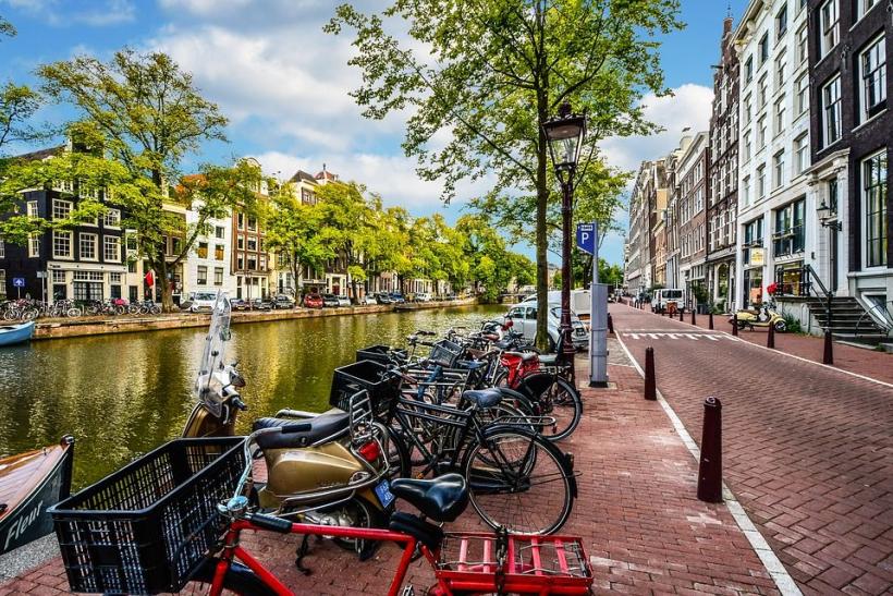 Viete si predstaviť Amsterdam bez bicykla a tulipánov?