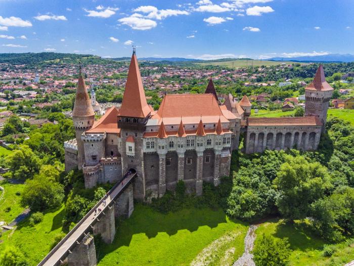 Nadchnite sa pre Rumunsko a objavte jeho "strašidelné tajomstvá"