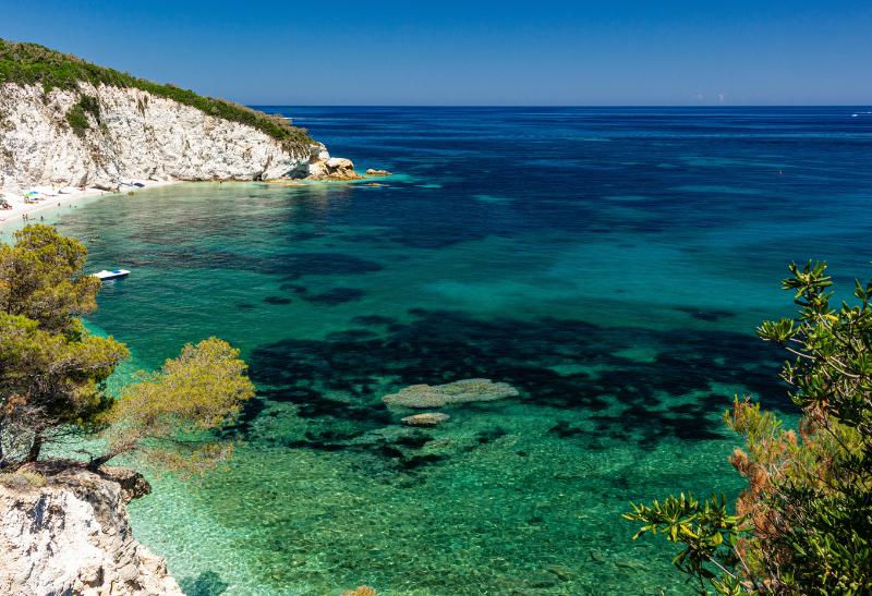 Toskánsky ostrov strážiaci Napoleonove tajomstvá je pokladom pre cestovateľov, ktorí hľadajú neznáme. Čo všetko sa tam skrýva?