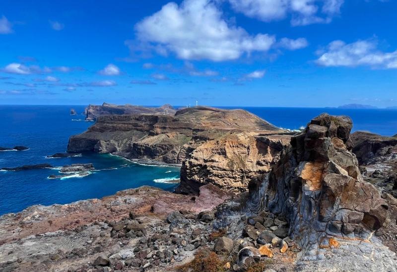 Kamenistý výbežok Sao Lorenco na Madeire.