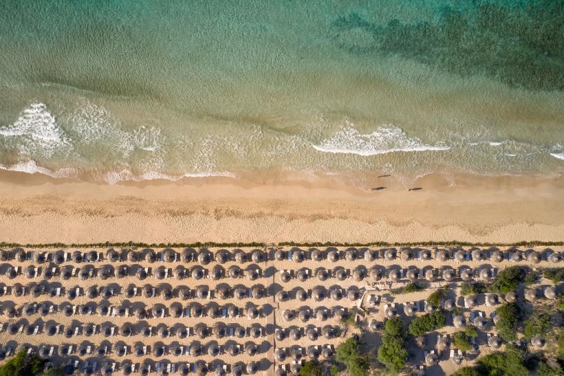 Pláž pred hotelom Grecian Bay v Ayia Napa.