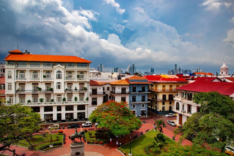 Historické farebné budovy v Panama City.