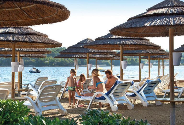 Pláž pri rezorte Valamar Club Tamaris