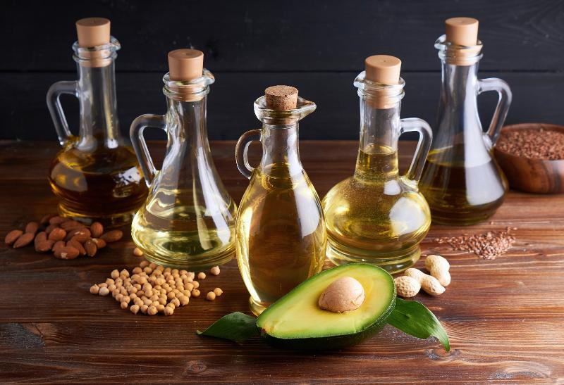 Oleje vo fľašiach.