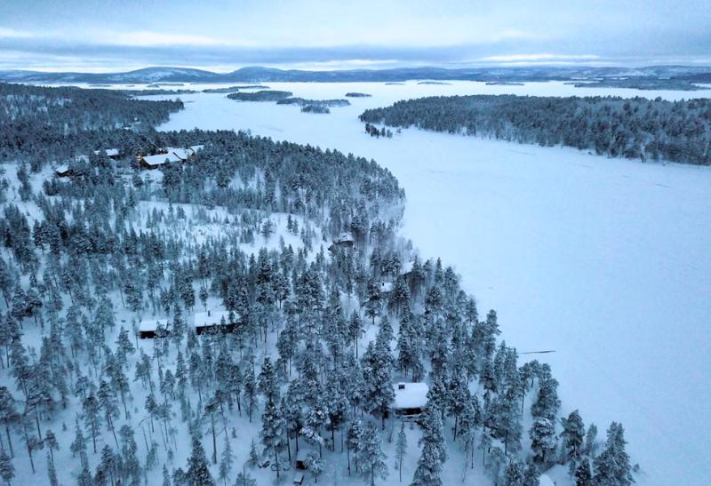 Zasnežená laponská príroda vo Fínsku.