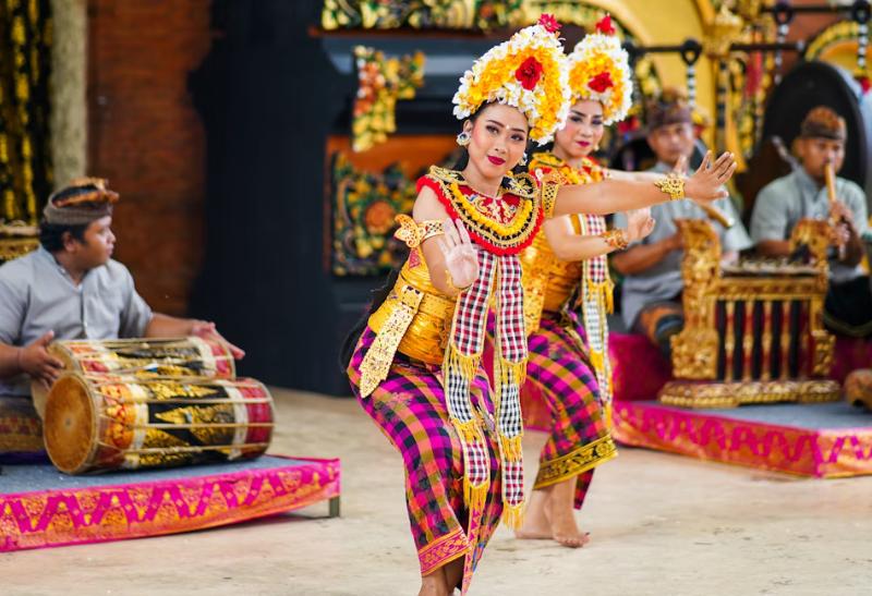 Balijské tanečnice počas predstavenia.