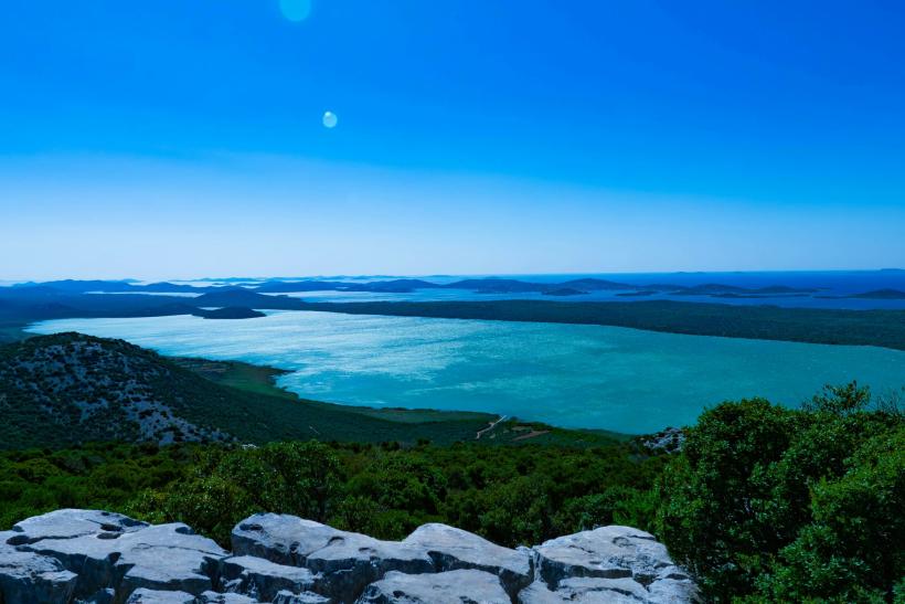 Mys Kamenjak, chránený park a morské pobrežie na Istrii.