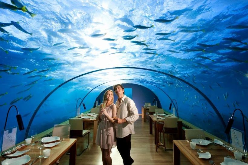 Podvodná reštaurácia hotela Conrad Maldives Rangali na Maldivách.