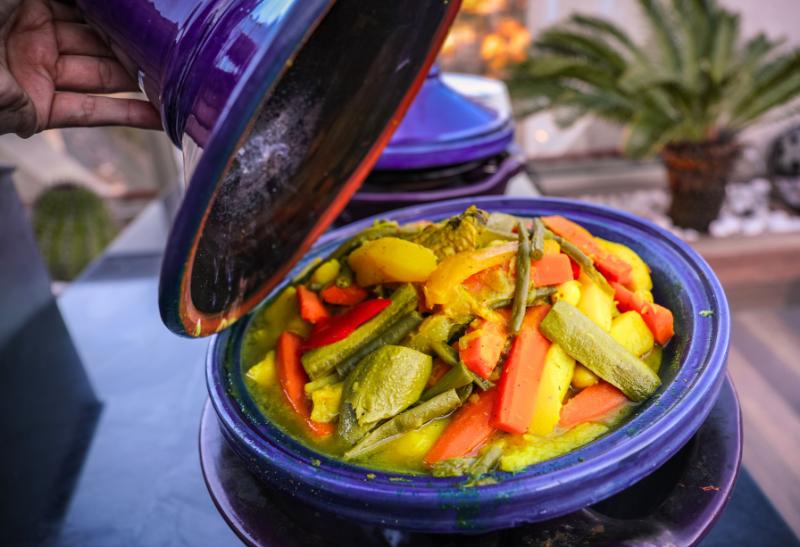 Tradičný zeleninový tajine v Maroku.