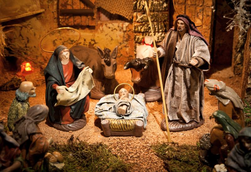 Scéna narodenia Ježiša, kde je Jozef, Mária a malý Ježiš v Betleheme.