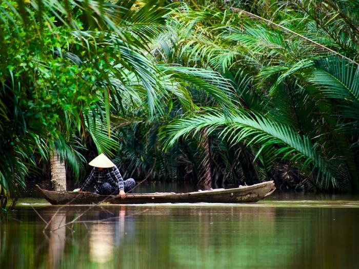 Vietnamec na lodi na rieke Mekong.