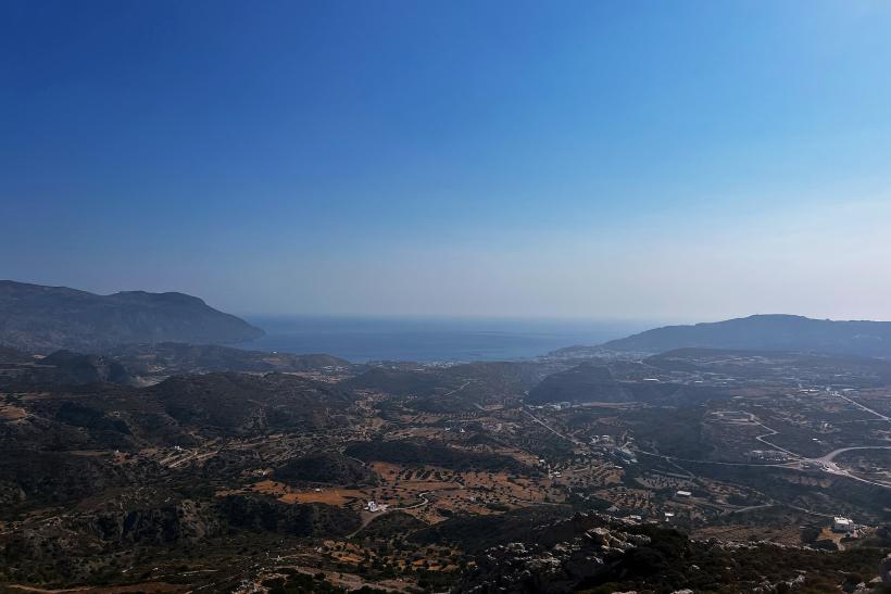 Horský ostrov Karpathos počas dňa.