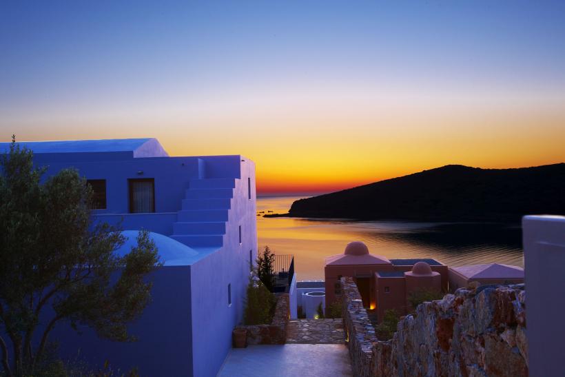 Východ slnka z hotela Domes of Elounda, Autograph Collection na Kréte.