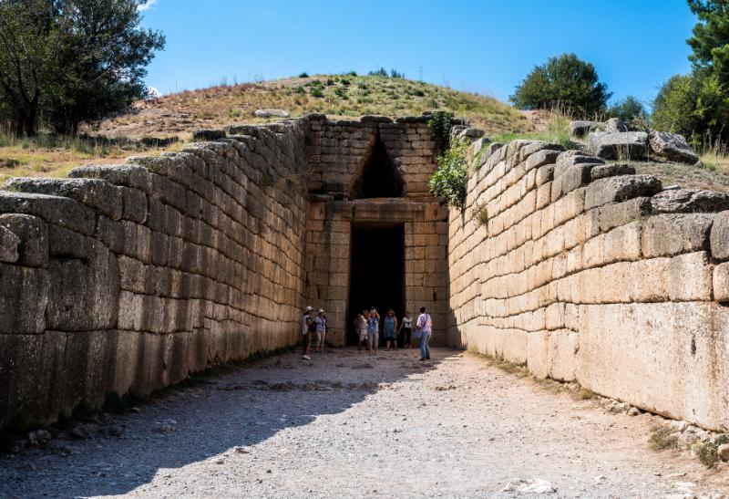 Vstup do Atreovej pokladnici v Mykénach.