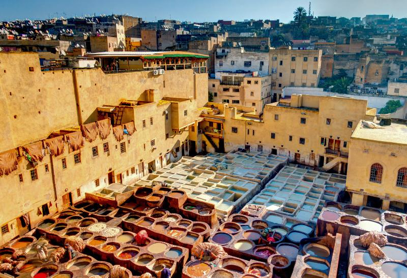 Sudy s farbami vo Feze.