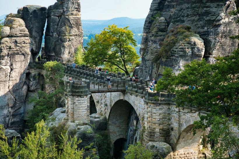 Most medzi skalami v Basteibrücke. Nemecko