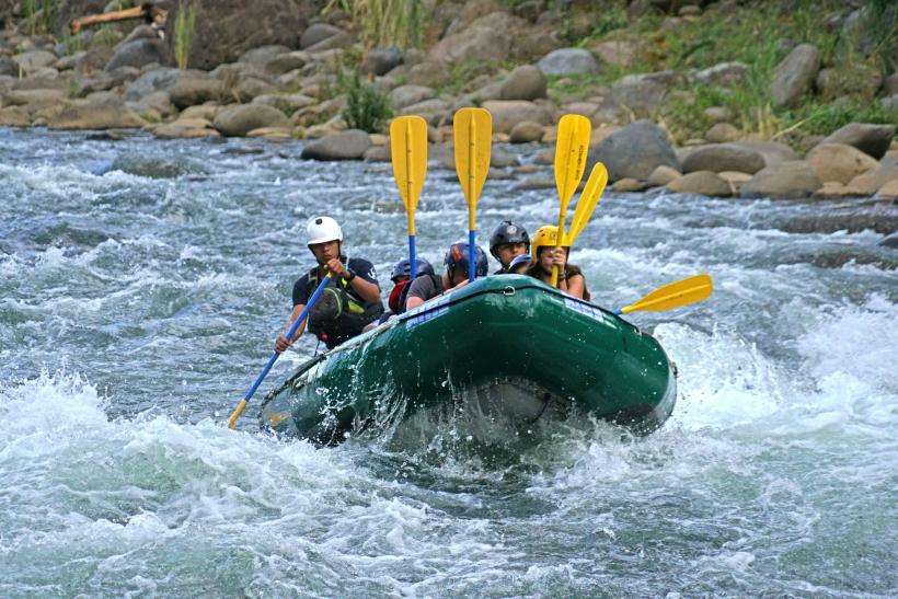 Rafting na rieke v Kostarike.