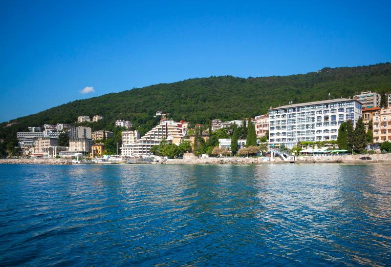 Hotely a pobrežie v Opatiji.
