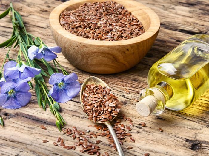 Ľanové semiačka, olej a kvety.