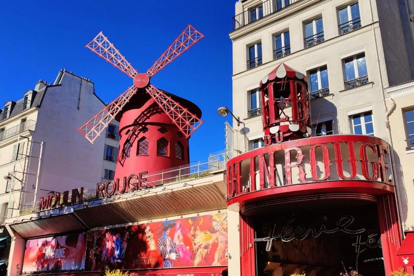 Farebný Moulin Rouge.