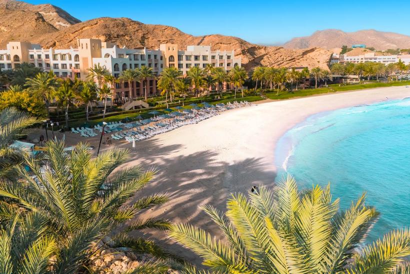 Záhrada a pláž hotela Shangri-La Barr Al Jissah - Al Waha