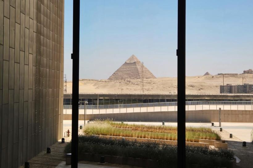Výhľad z GEM na pyramídy.