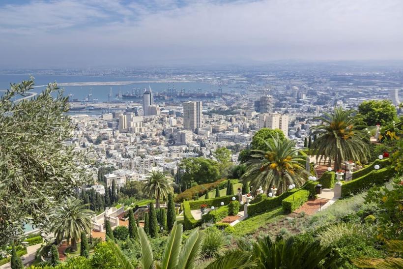Haifa a pohľad na prístav. Izrael