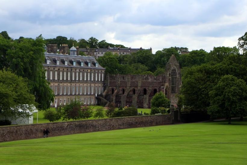 Holyrood v Edinburghu