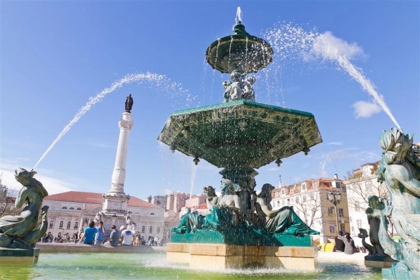 Centrum Lisabonu s fontánou.
